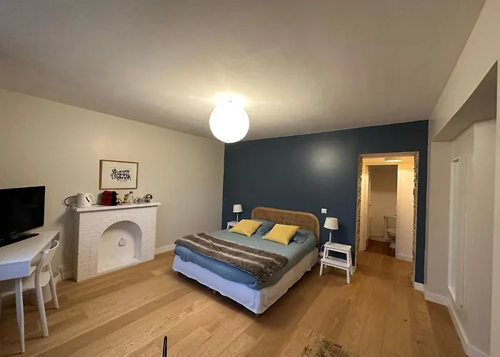 La Pierre Percee - Acces Digicode Bed & Breakfast 3*